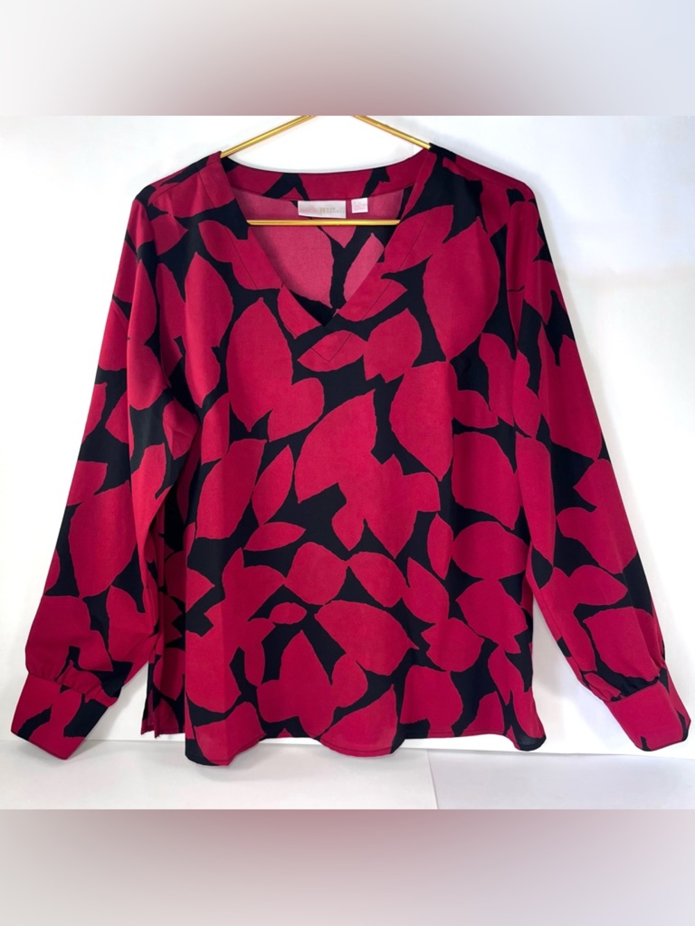 Belle by Kim Gravel Spot On Modern Chic Blouse Sz M Red Black V-Neck Long Sleeve